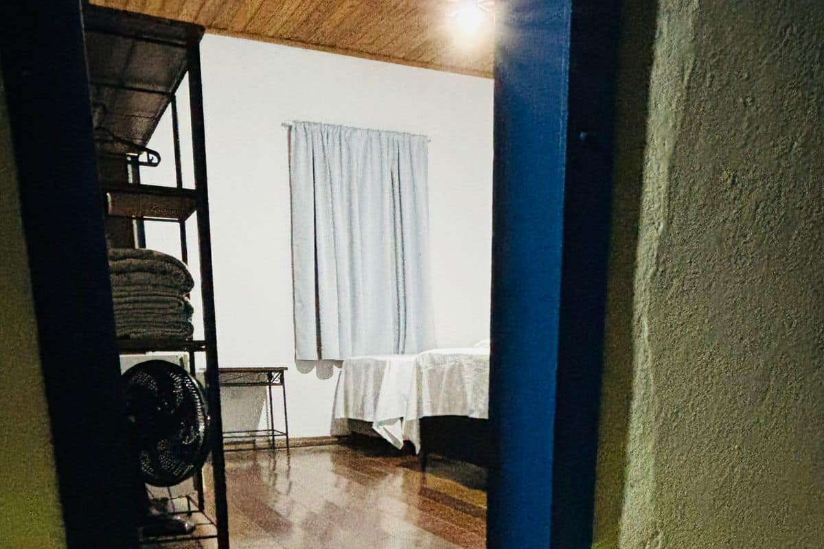 Quarto quádruplo conforto | Escrivaninha, Wi-Fi de cortesia