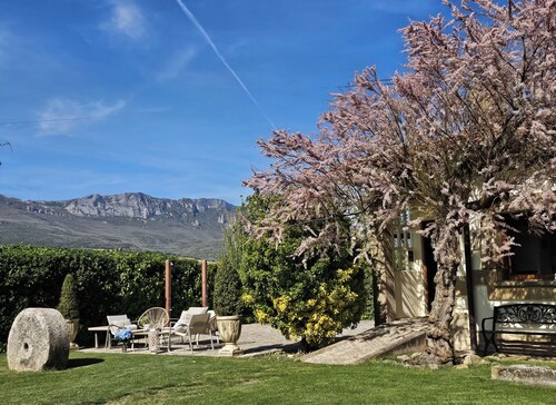 Legado de Zabala, unique & exclusive rural house. With views, garden & solarium!