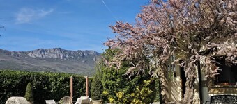 Legado de Zabala, unique & exclusive rural house. With views, garden & solarium!