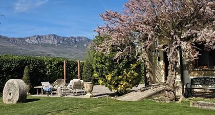 Legado de Zabala, unique & exclusive rural house. With views, garden & solarium!