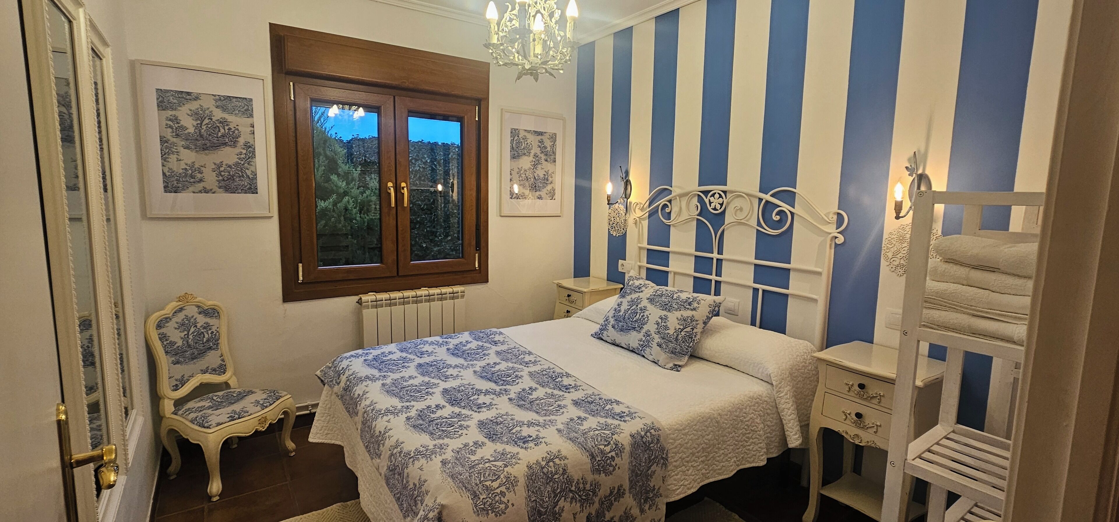 3 chambres, coffres-forts dans les chambres, bureau