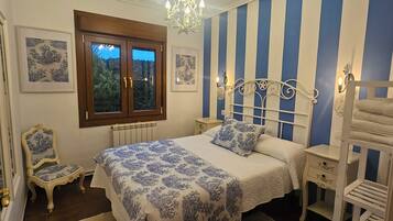 3 chambres, coffres-forts dans les chambres, bureau