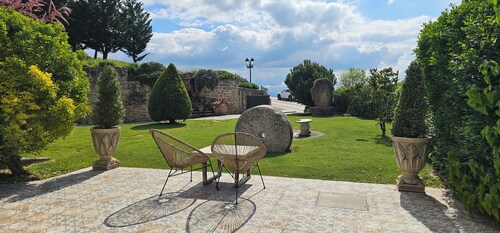 Legado de Zabala, unique & exclusive rural house. With views, garden & solarium!