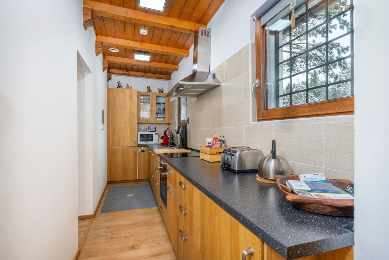 冰箱、微波炉、洗碗机、烤面包机