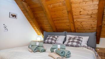 4 bedrooms, iron/ironing board