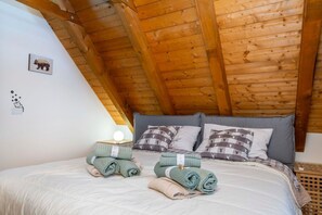 4 bedrooms, iron/ironing board