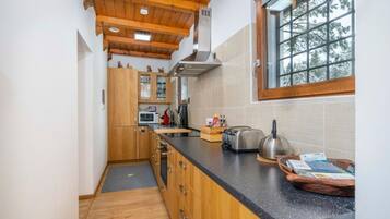 Réfrigérateur, micro-ondes, lave-vaisselle, grille-pain