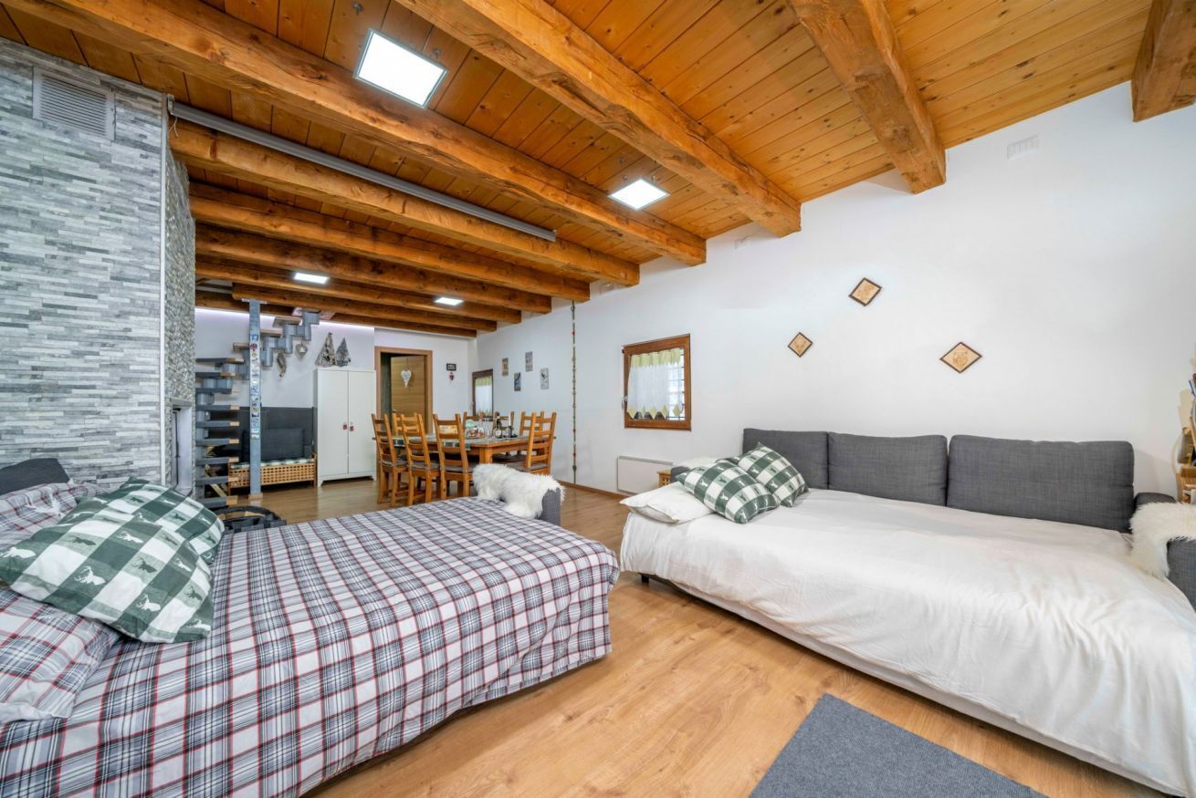 4 bedrooms, iron/ironing board