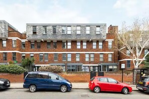 Exterior - Family/business - Sleeps 3 - Wifi - Near Transport (London)
