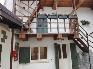 Exterior detail - Romantic Attic Retreat with Panoramic Terrace, Steps from the Lake (LAVENO MOMBELLO)