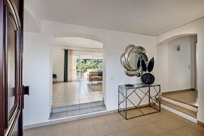 Villa, 4 chambres, fumeurs, piscine privée | Vestibule