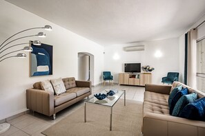 Villa, 4 chambres, fumeurs, piscine privée | Salle de séjour