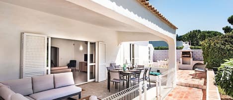 Villa, 4 chambres, fumeur, piscine privée | Terrasse/patio