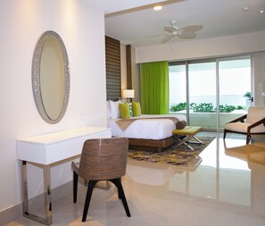 Tabla de planchar con plancha, wifi, ropa de cama