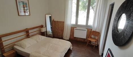 Fer et planche Ă repasser, Wi-Fi, literie fournie