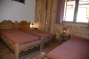 5 bedrooms, iron/ironing board, WiFi - CHALET LES VIOLETTES 4 GOLD FLAKES FOR 12 PEOPLE (Les Belleville)