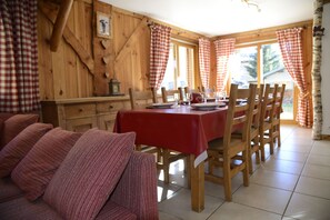 Dining - CHALET LES VIOLETTES 4 GOLD FLAKES FOR 12 PEOPLE (Les Belleville)