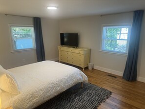 Iron/ironing board, WiFi, bed sheets - The Architects Suite
Well appointed two bedroom one bath apartment Statesville. (Statesville)