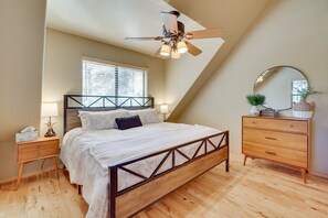 Iron/ironing board, Internet, bed sheets - Peaceful 3-bedroom cabin in Nutrioso perfect for relaxing getaways. (Nutrioso)