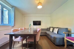 Living area - Central Location Close to Oxford Street (London)