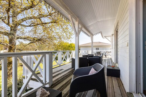 Chambre d’hôtes « La Nomade - Chambre Tahitienne » avec piscine partagée, terrasse privée et Wi-Fi