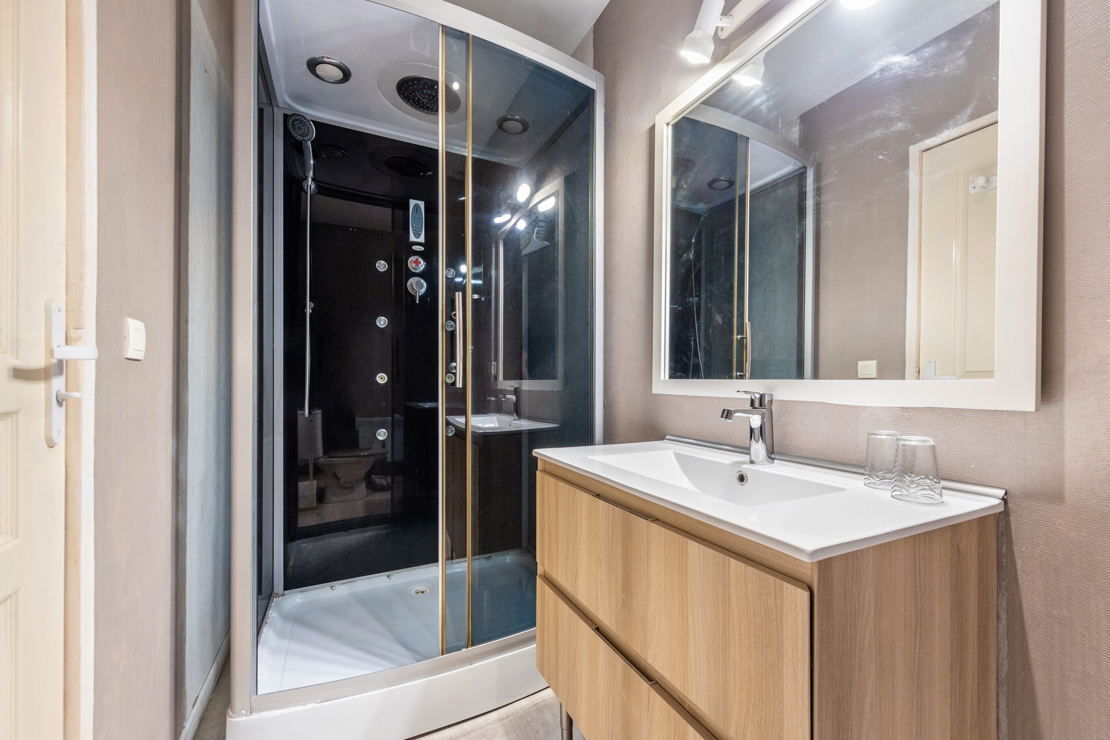 Shower, hair dryer, towels