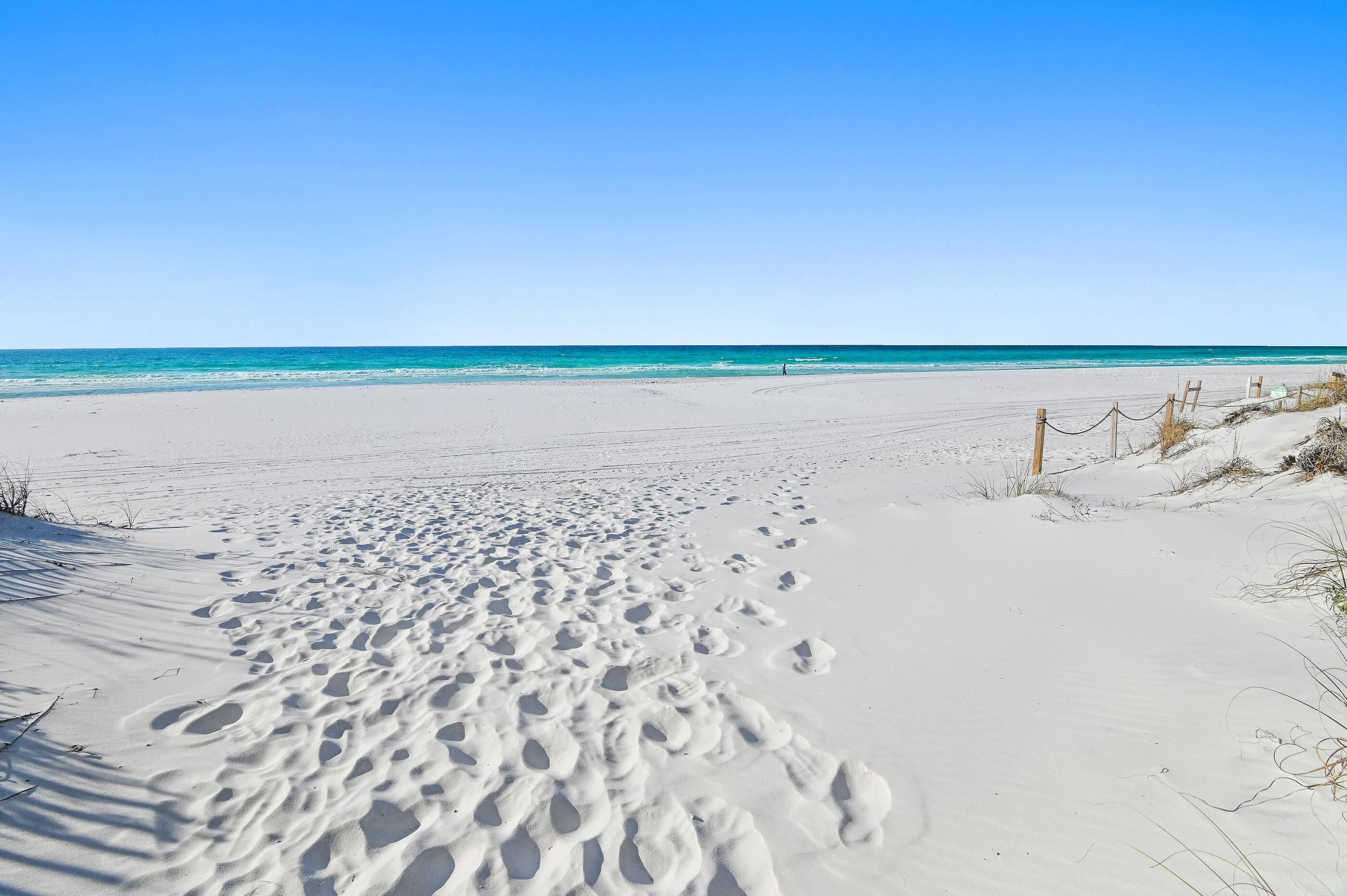 Hus, flere senger (Miramar Beach Villa 111) | Strand