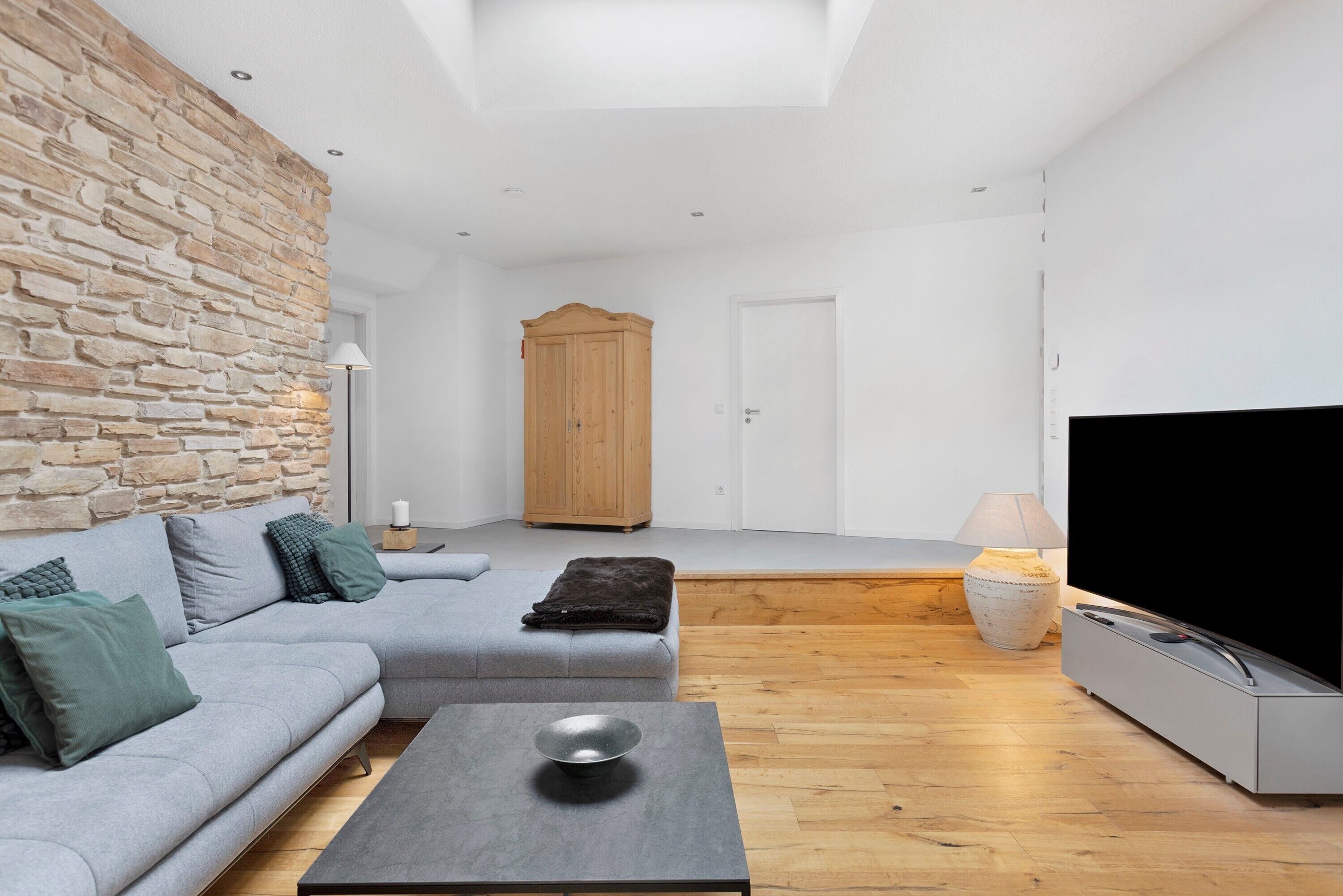 Fernseher, Kamin, DVD-Player, Tischtennisplatte