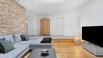 Fernseher, Kamin, DVD-Player, Tischtennisplatte