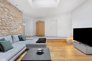 Fernseher, Kamin, DVD-Player, Tischtennisplatte