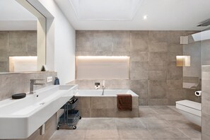 Bruser, hårtørrer, håndklæder