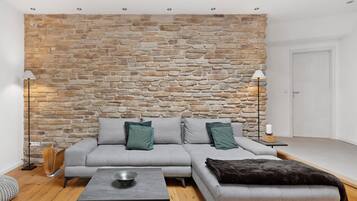 Fernseher, Kamin, DVD-Player, Tischtennisplatte