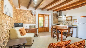 Studio, Terrace, Courtyard View | Living area | 22-inch flat-screen TV with cable channels