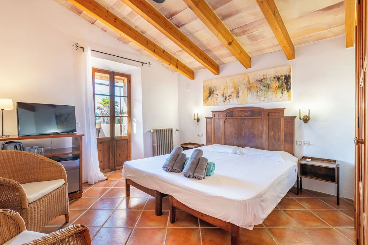 Habitación superior, Terraza, vista a la montaña | Caja de seguridad en la habitación, wifi gratis y ropa de cama