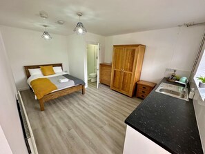 Ferros/tábuas de passar roupa, Wi-Fi, roupa de cama