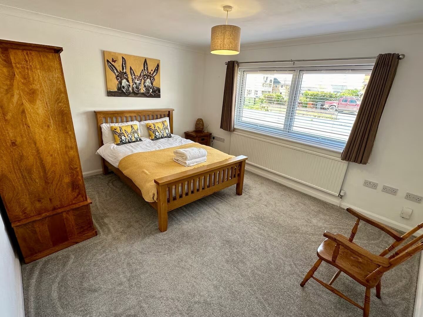 Iron/ironing board, WiFi, bed sheets