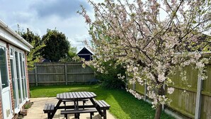 A backyard with a picnic table and a wooden fence. - Detached 3 En-Suites Parking 5 Double Rooms (Colchester)