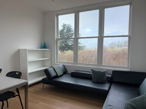 Living area - Serene 1-bedroom + I office in Half Moon Bay perfect for relaxing stays (Half Moon Bay)