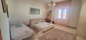 Iron/ironing board, internet, bed sheets