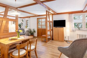 Dining - Holiday Apartment "Am Schleifenbach" 2 (Saalfeld)