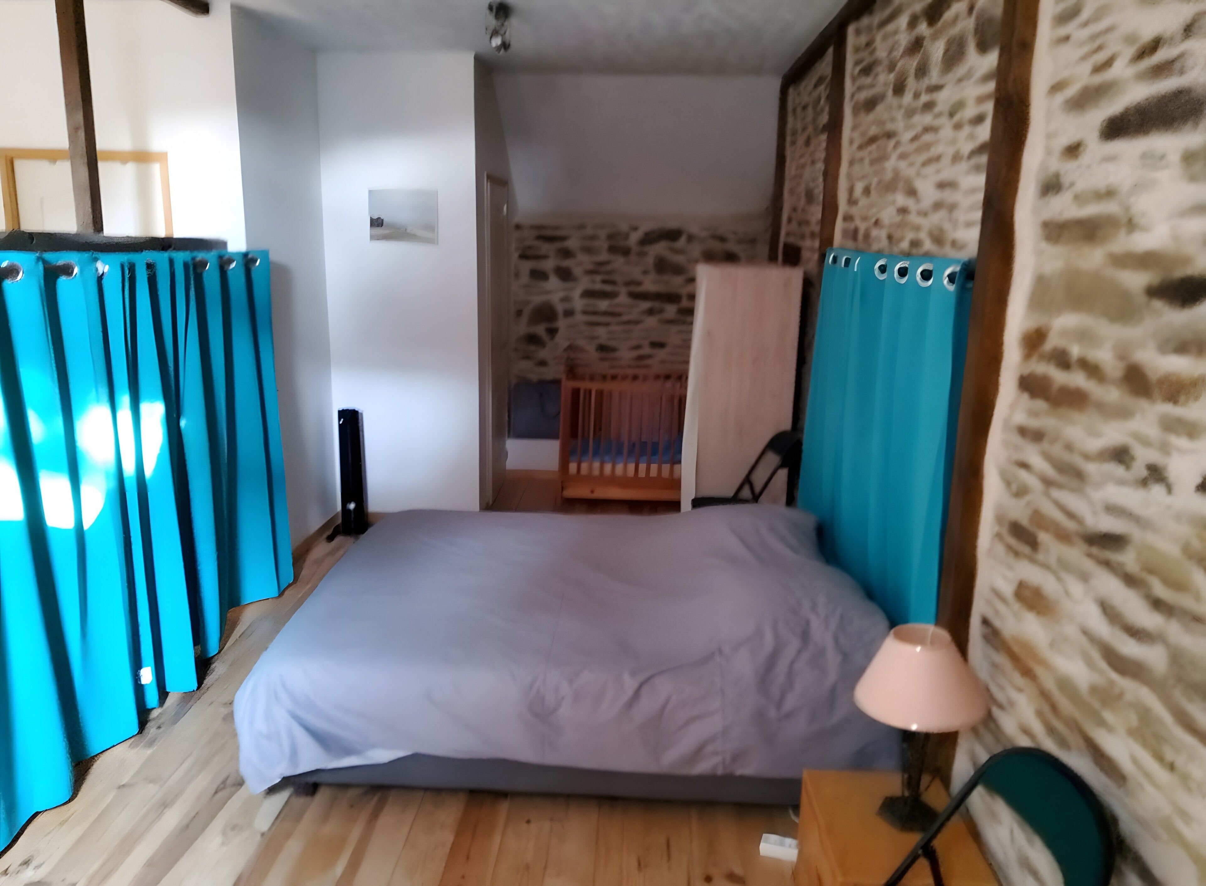 3 habitaciones, tabla de planchar con plancha, wifi y ropa de cama 