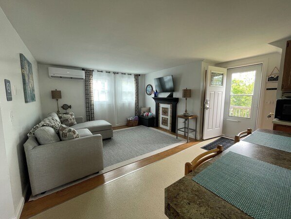 Smart-TV, DVD-Player, Bücher