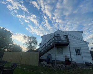 Exterior - HEATHERS ON HIGH STREET
    KING BED/TWIN BED (Westerly)