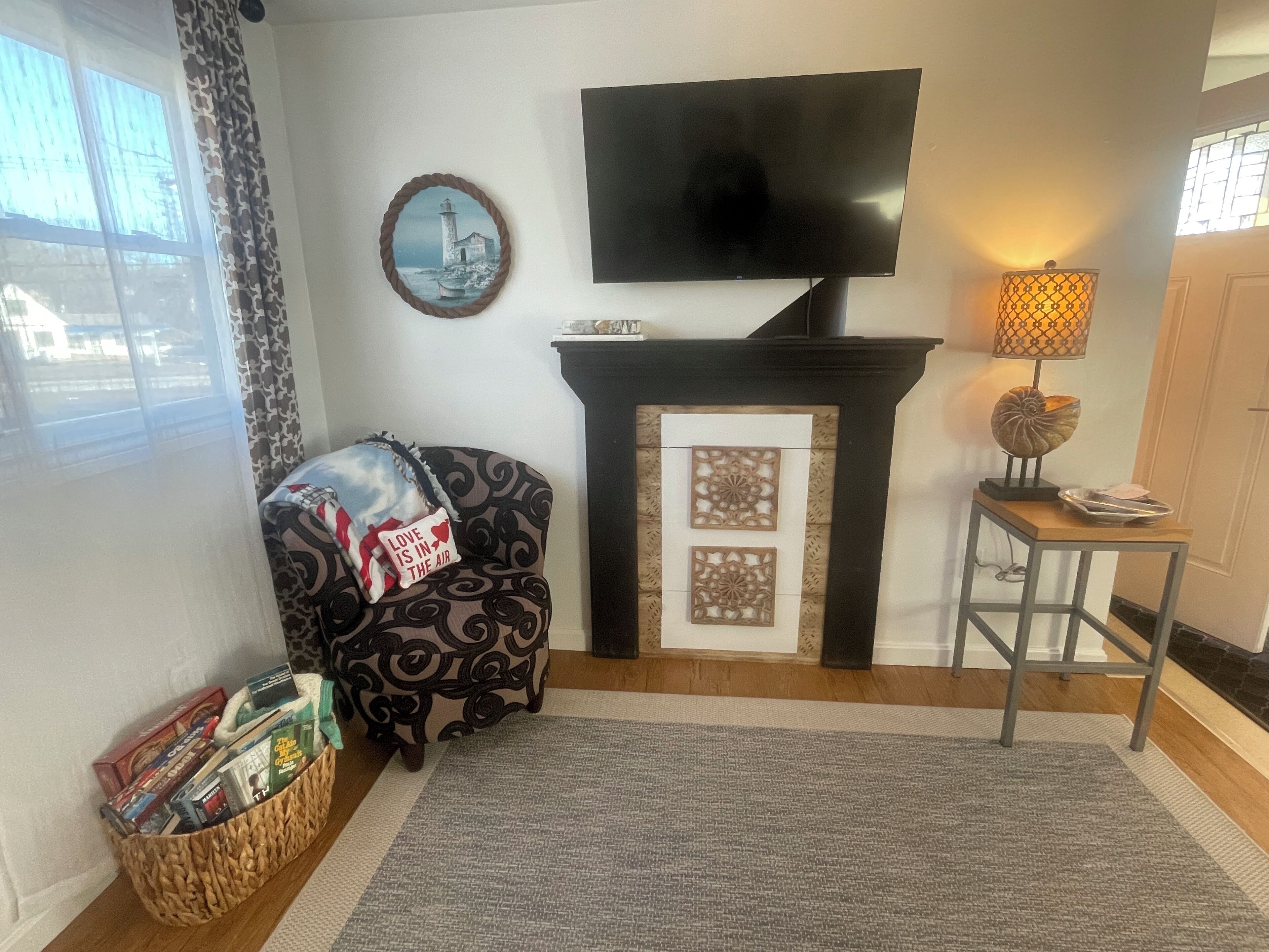 Smart-tv, een dvd-speler en boeken