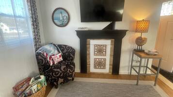 Smart-tv, een dvd-speler en boeken