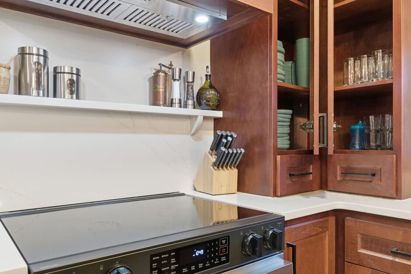 冰箱、微波炉、烤箱、炉灶