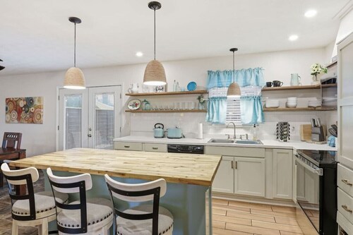 3 Bedroom House - Amazing Location, Pet Friendly!
