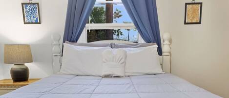 Desk, iron/ironing board, WiFi, bed sheets