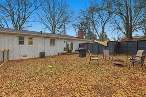 Terrace/patio - 3 Bedroom House - Amazing Location, Pet Friendly! (Greer)