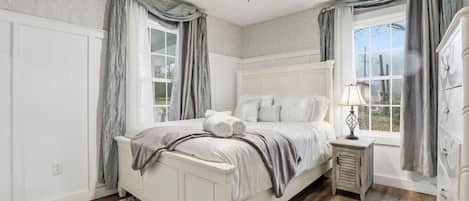 Desk, iron/ironing board, WiFi, bed sheets